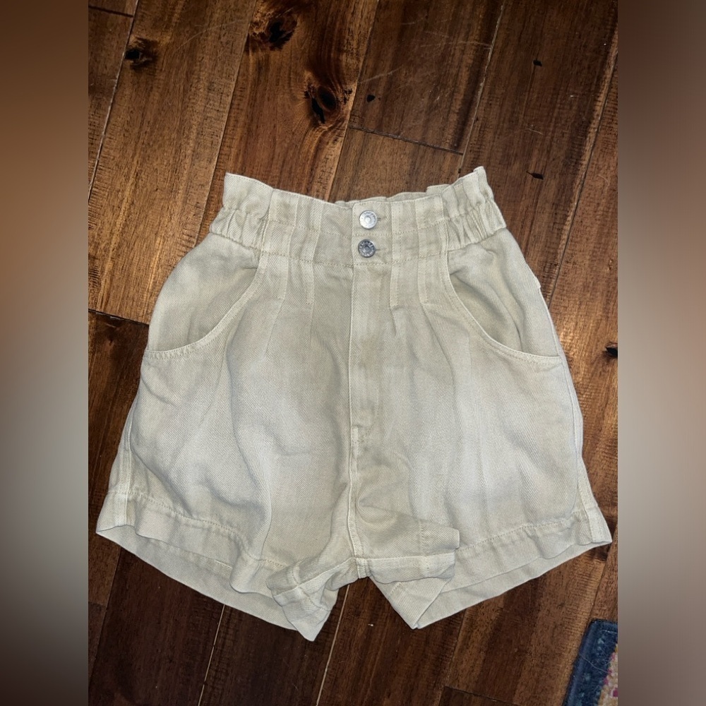 Isabel Marant High-Waist Pleated Cream Shorts - Picture 6 of 15